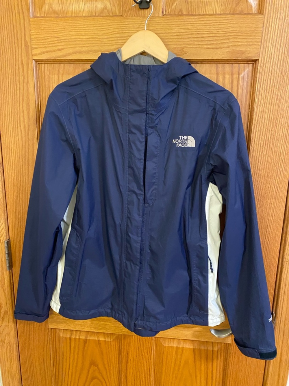 The North Face Navy and White Womens Hooded Windbreaker/ Rain Jacket Size Medium